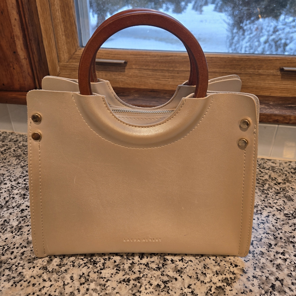 ​✨ Laura Ashley Pearlescent Cream Tote with Wooden Handles ✨